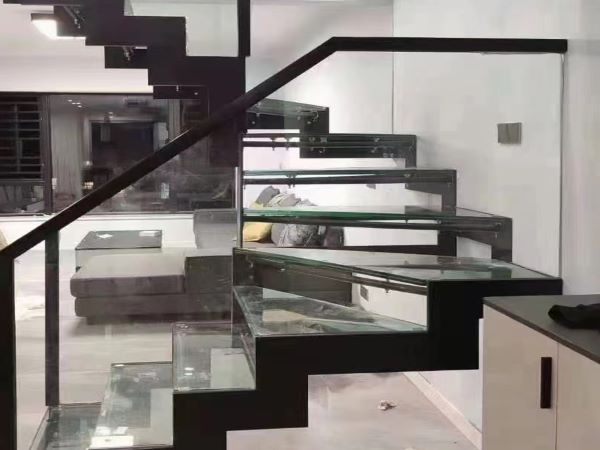 呼市玻璃楼梯护栏安装案例4
